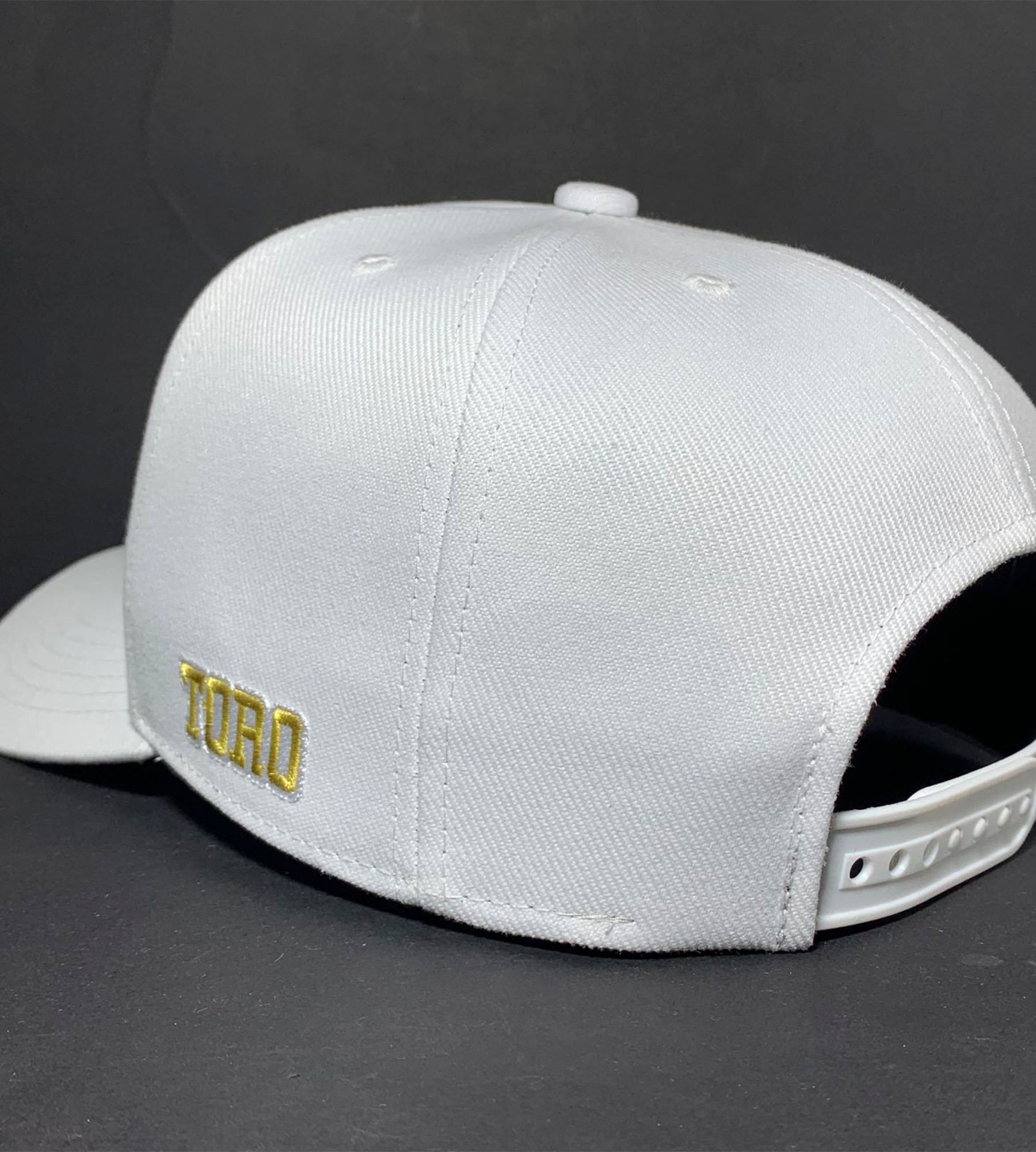 Boné Toro  Branco Special Edition Gold