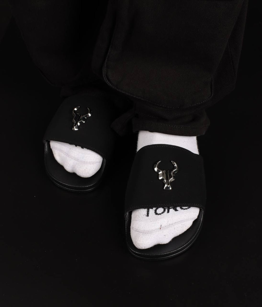 Chinelo Toro Slide Preto Hades Nobuck com aviamento prata