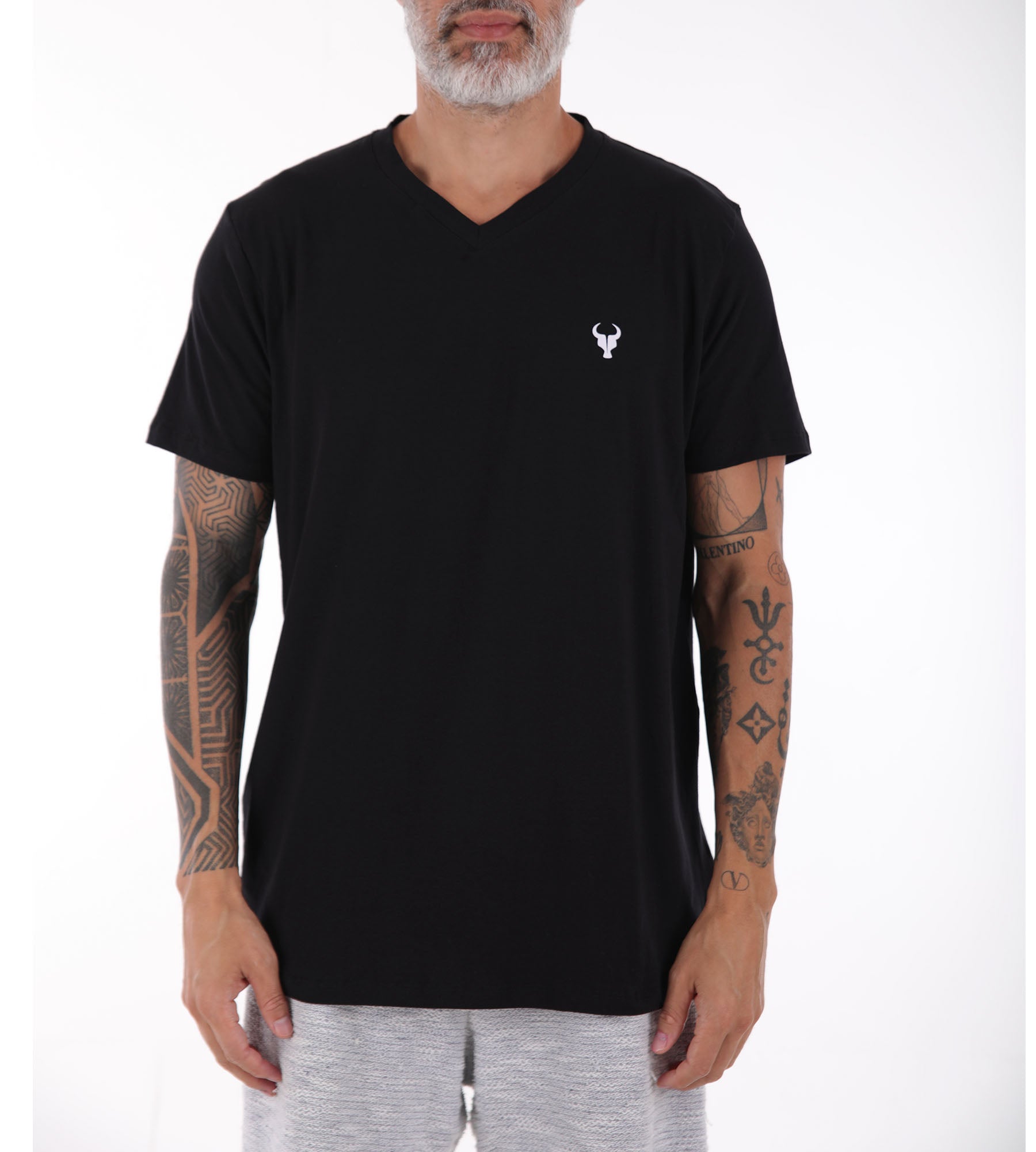 T-shirt Toro Decote "V"   EGíPCIO preta