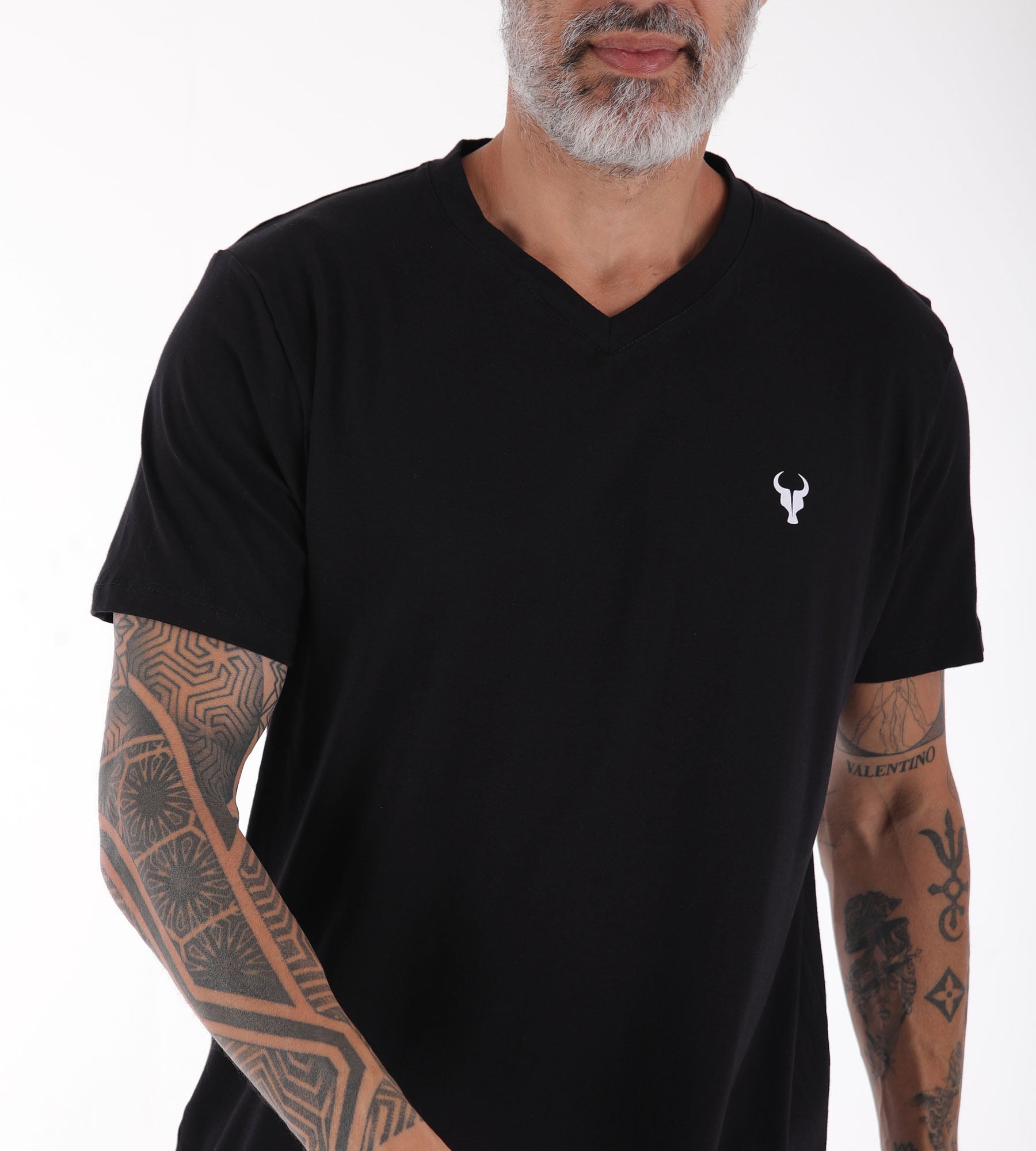 T-shirt Toro Decote "V"   EGíPCIO preta