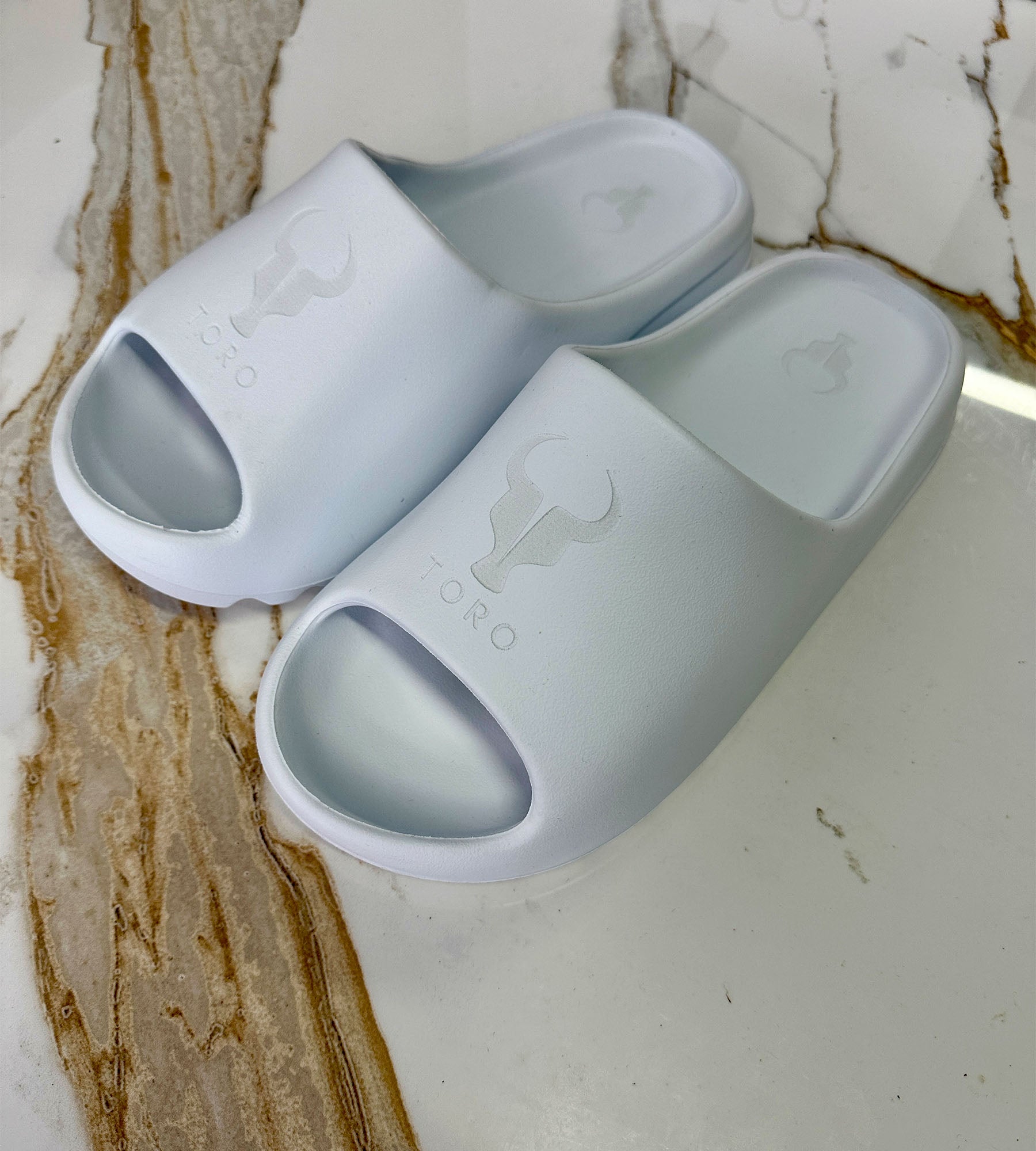Chinelo Slide Toro NUVEM UNISSEX Branco