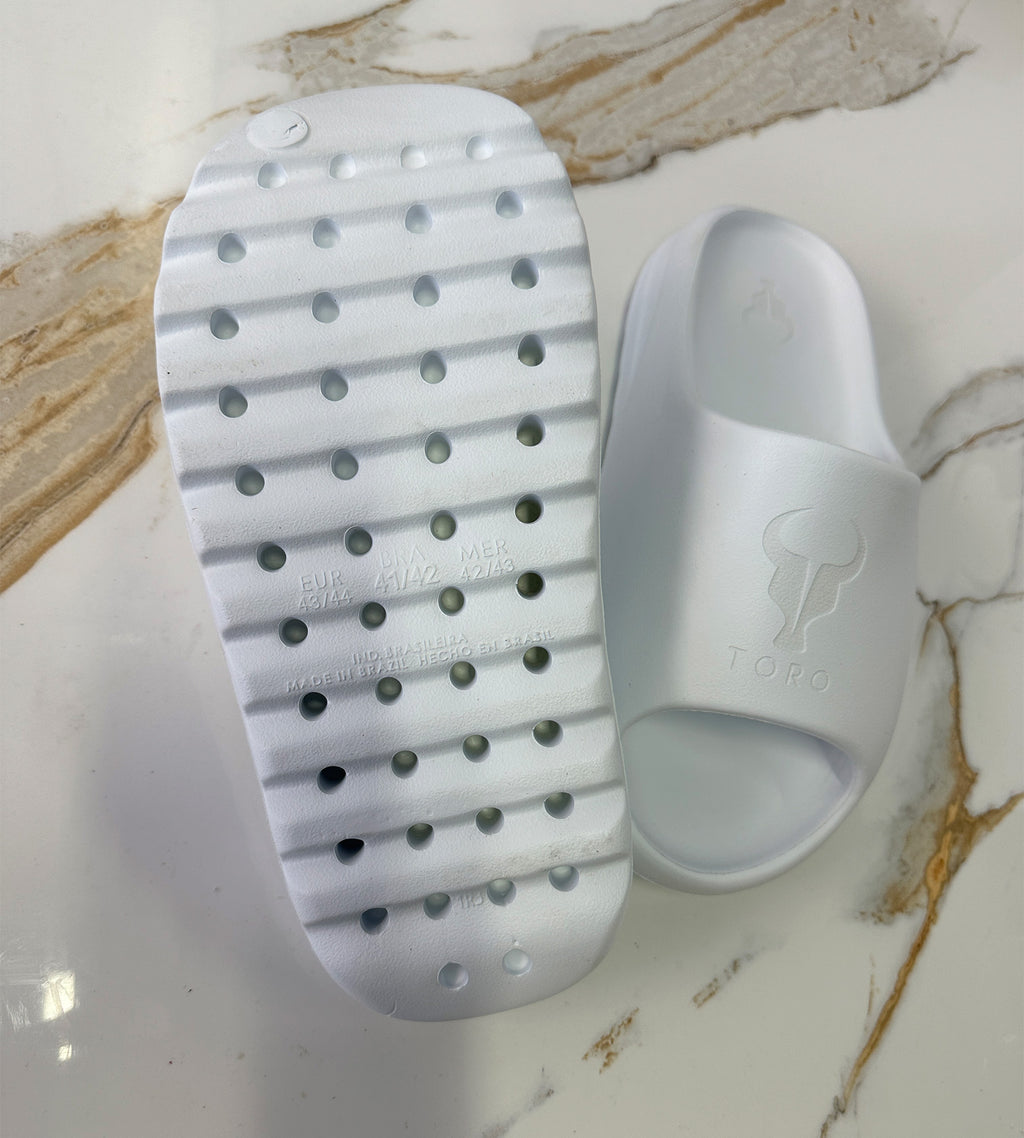 Chinelo Slide Toro NUVEM UNISSEX Branco