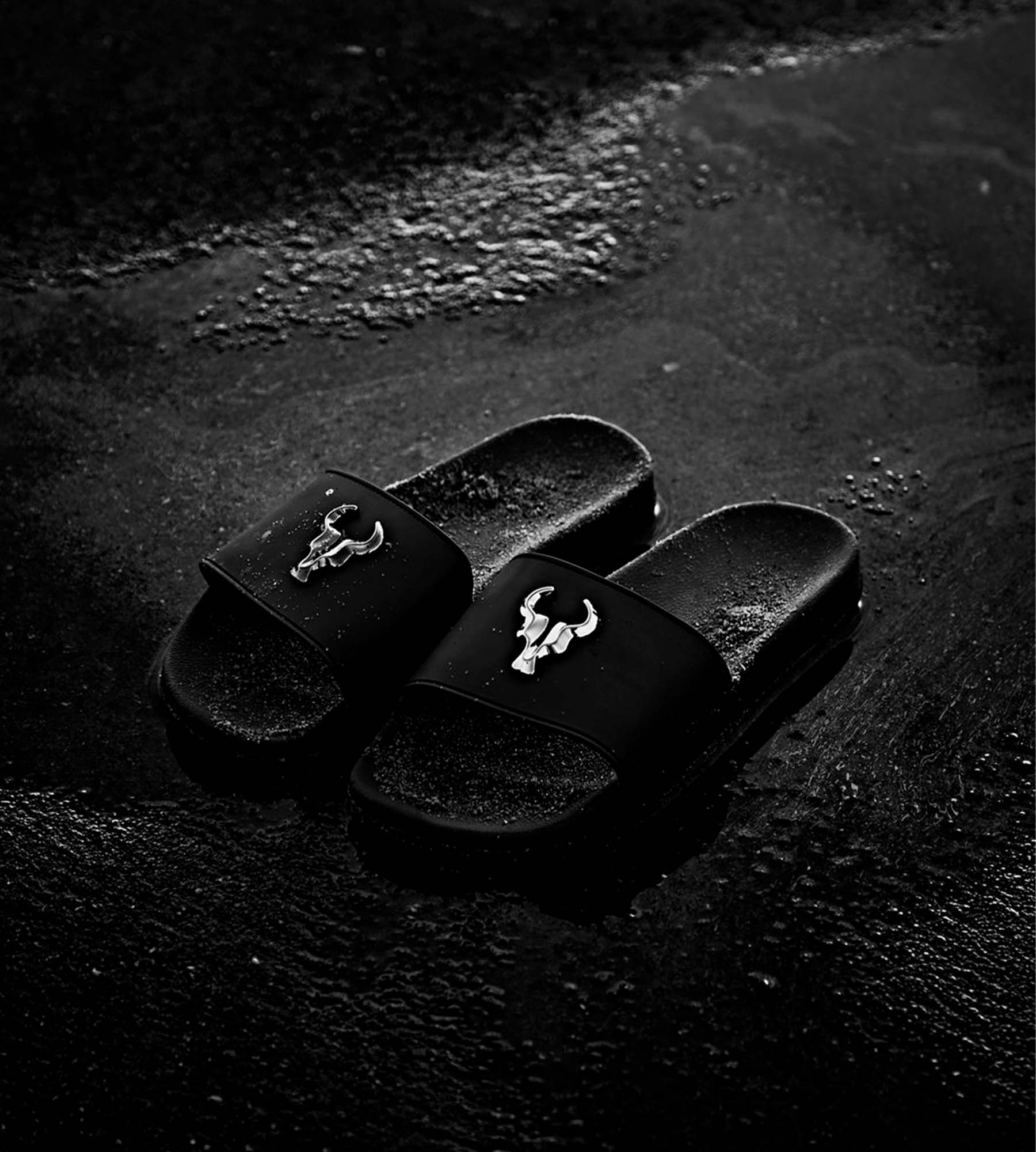 Chinelo Toro Slide Preto Hades Nobuck