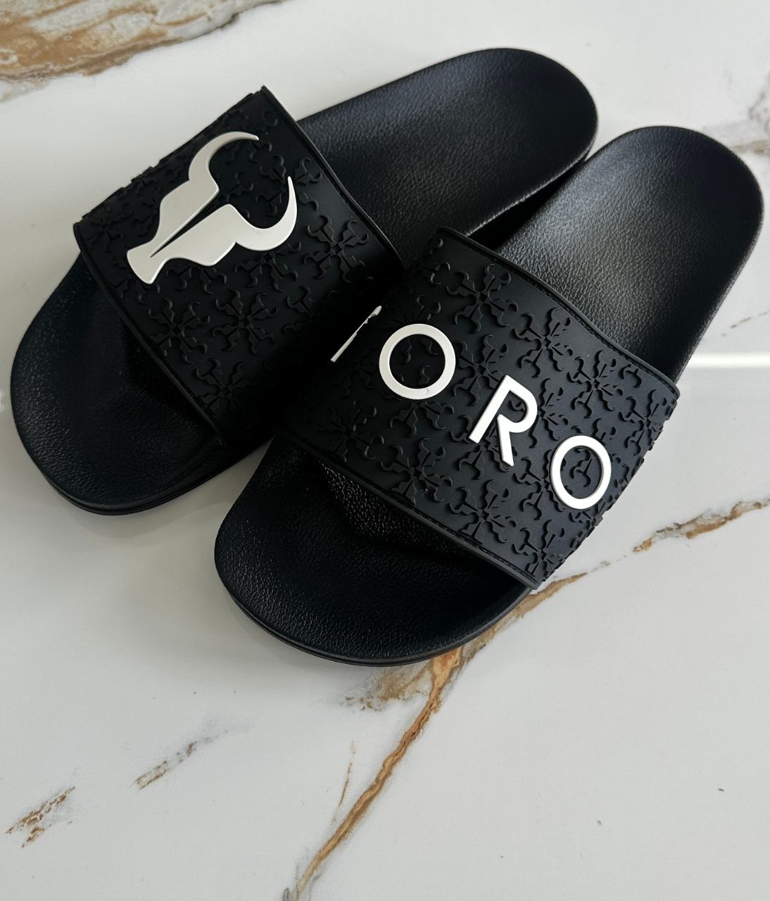 Chinelo slide Toro Monogram Black and White