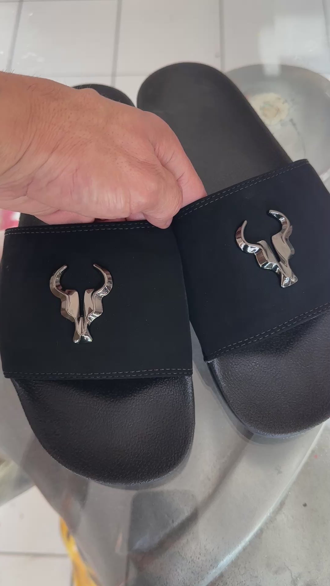 Chinelo Toro Slide Preto Hades Nobuck